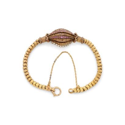19TH CENTURY
BRACELET 
featuring a design...