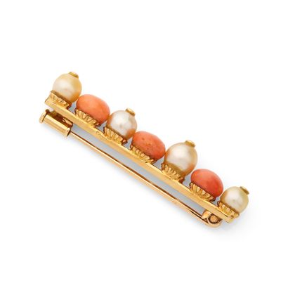 BARETTE BROOCH
featuring alternating cream-colored...