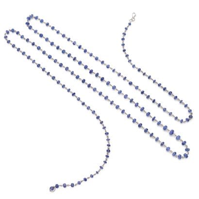 SAUTOIR 
retenant une succession de perles...