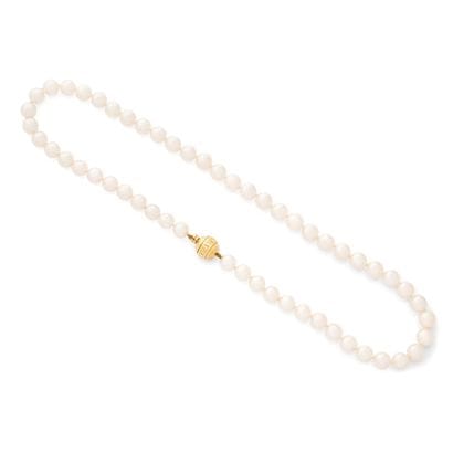 MIKIMOTO
COLLIER 
retenant des perles blanches...