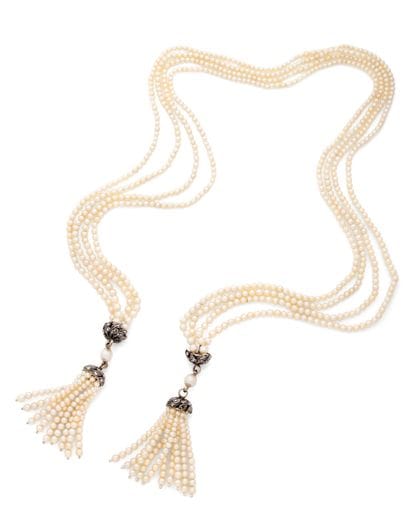COLLIER CRAVATE
composé de 4 rangs et deux...