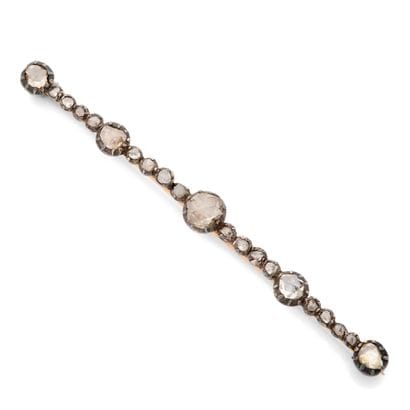 BROCHE 
retenant une ligne de 21 diamants...