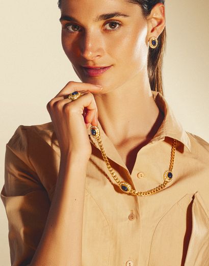 PARURE
SAUTOIR, BAGUE ET PAIRE DE BOUCLES...