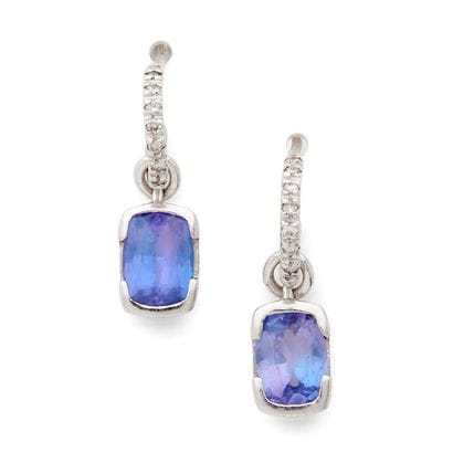 PAIRE DE CRÉOLES
pavées de diamants taille...