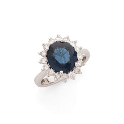 BAGUE
présentant une forme de marguerite...