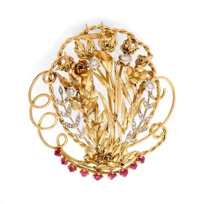 BROCHE 
présentant un décor de bouquet dans...