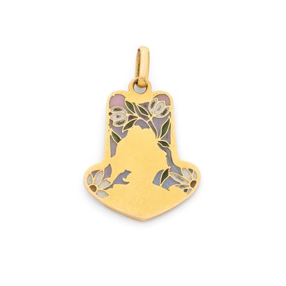 ART NOUVEAU 
PENDENTIF 
présentant un profil...