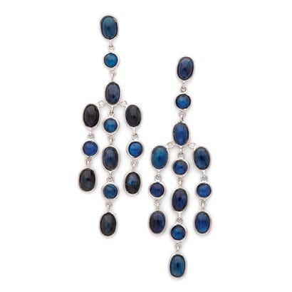 PAIRE DE BOUCLES D'OREILLES 
présentant une...