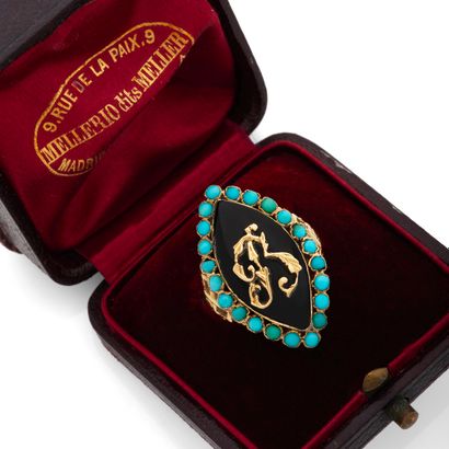 RING 
navette-shaped ring holding the initial...