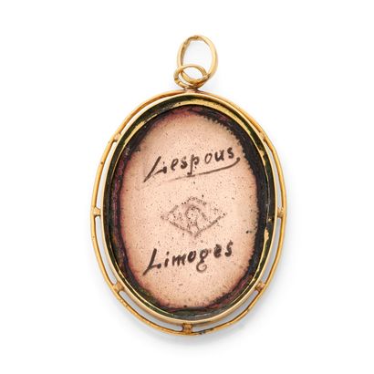 LESPOUS
MEDALLION
Featuring an enameled profile...