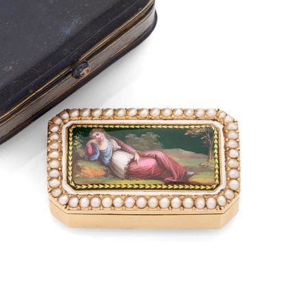 PILLBOX
Featuring a rectangular enamel medallion...