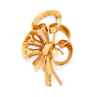 BROCHE
présentant un motif de ruban. Monture...