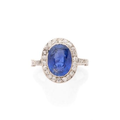 BOUCHERON
BAGUE
retenant un saphir ovale...