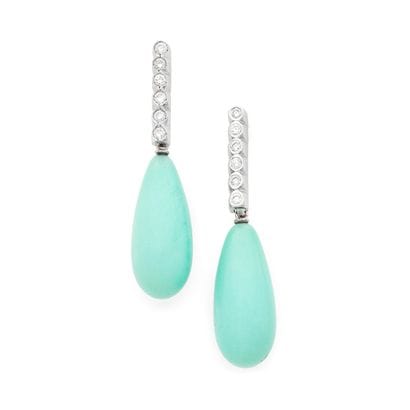 PAIRE DE BOUCLES D'OREILLES TRANSFORMABLES
ornées...