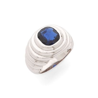 BAGUE JONC 
retenant un saphir coussin rectangulaire...