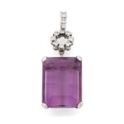 PENDENTIF 
retenant une améthyste taille...