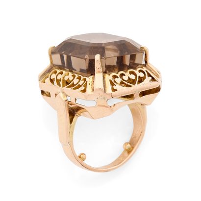 BAGUE COCKTAIL
retenant 1 quartz fumé taille...
