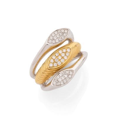 BAGUE
présentant un décor asymétrique retenant...