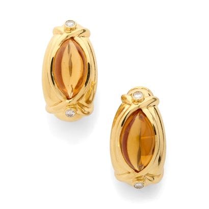 PAIRE DE BOUCLES D'OREILLES
de forme oblongue...