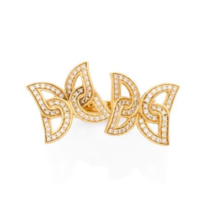 BAGUE
présentant un décor de papillons stylisés...