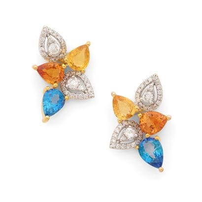 PAIRE DE PUCES D'OREILLES
retenant une suite...