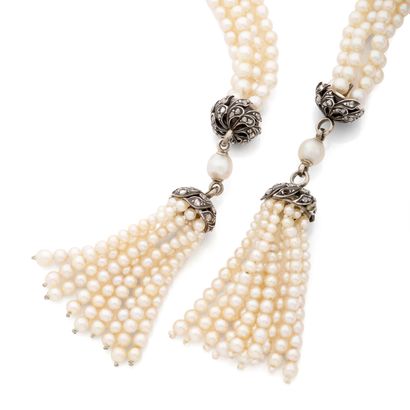 COLLIER CRAVATE
composé de 4 rangs et deux...