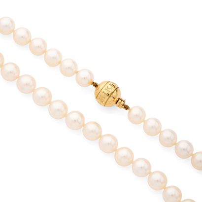 MIKIMOTO
COLLIER 
retenant des perles blanches...