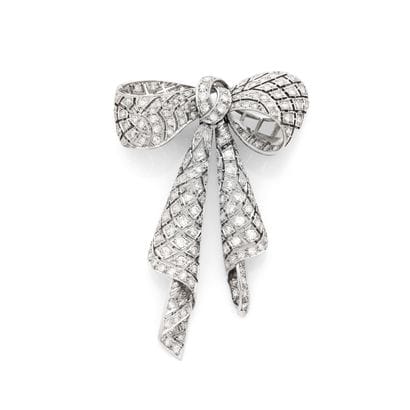 BROCHE 
ornée d'un noeud partiellement mobile...