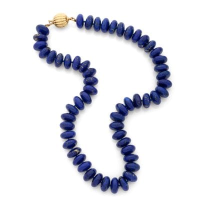 COLLIER
retenant une succession de perles...