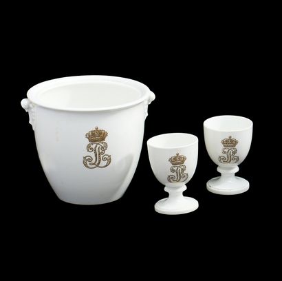 PORCELAINE DE LA MANUFACTURE DE SEVRES.
SERVICE...