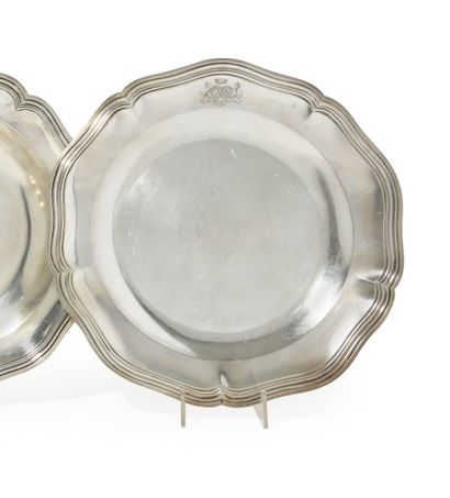 PLAT en argent 950 millièmes de forme circulaire...