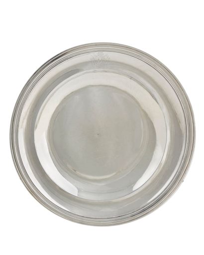 ASSIETTE RONDE légèrement creuse en argent,...