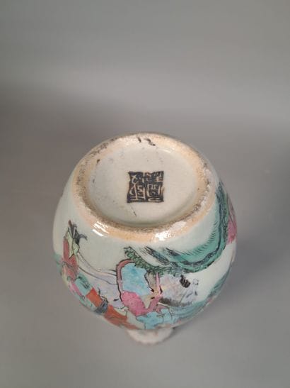 CHINA
Nanking porcelain set including : 
-...