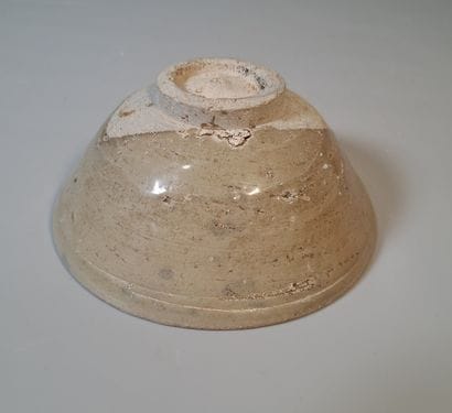 CHINA, Yuan period, 
Stoneware bowl on a...