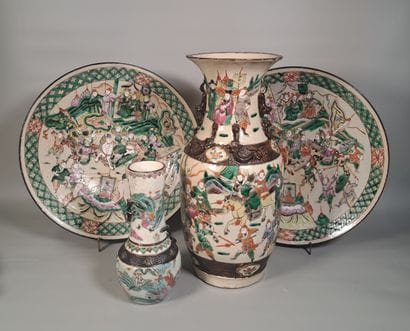 CHINA
Nanking porcelain set including : 
-...