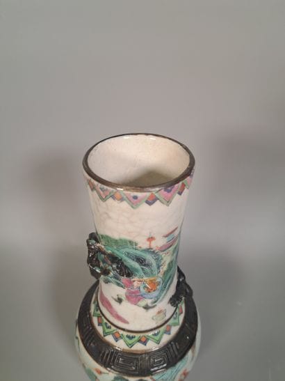 CHINA
Nanking porcelain set including : 
-...
