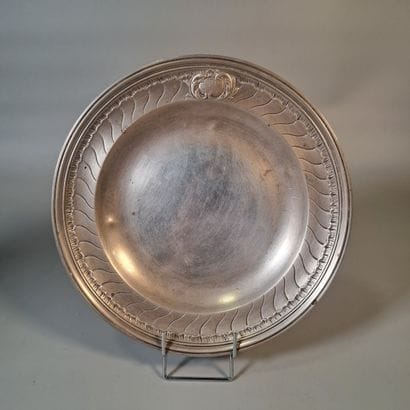 Round silver 925° ASSIETTE with chased wavelet...