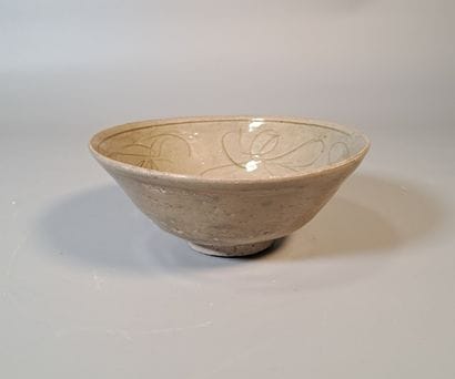 CHINA, Yuan period, 
Stoneware bowl on a...