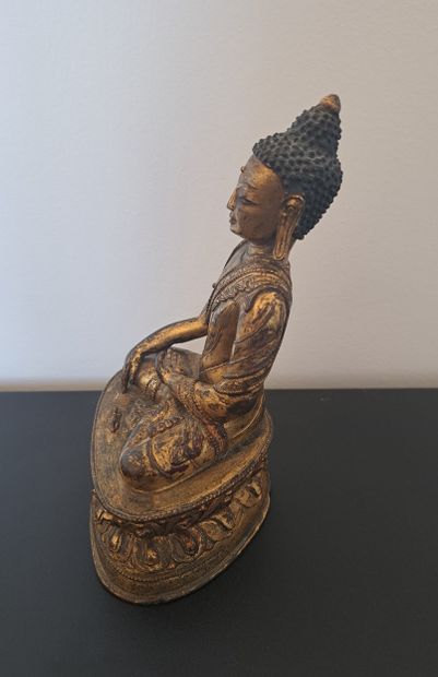 TIBET, 20th century, 
Gilded bronze Buddha...