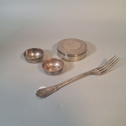 SET in 925° silver including : 
- a covered...