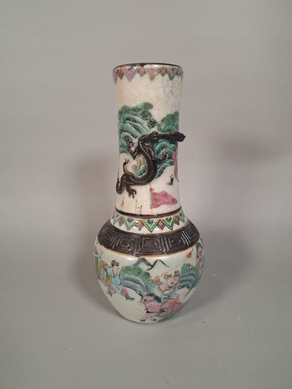 CHINA
Nanking porcelain set including : 
-...