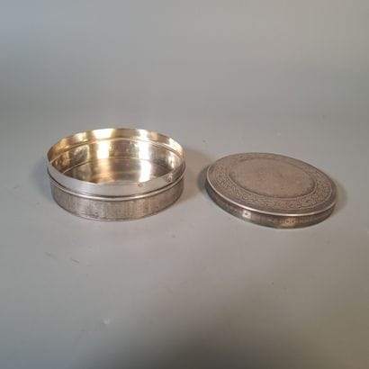 SET in 925° silver including : 
- a covered...