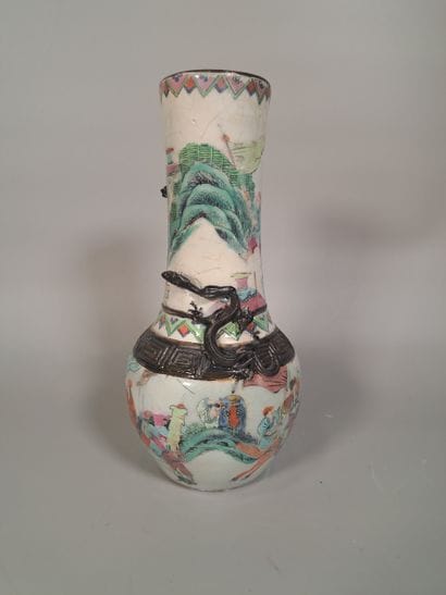 CHINA
Nanking porcelain set including : 
-...