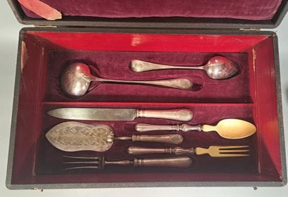 MENAGERE in silver-plated metal, the spatula...