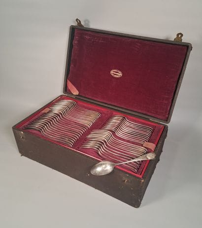 MENAGERE in silver-plated metal, the spatula...