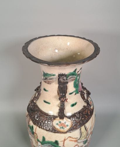 CHINA
Nanking porcelain set including : 
-...