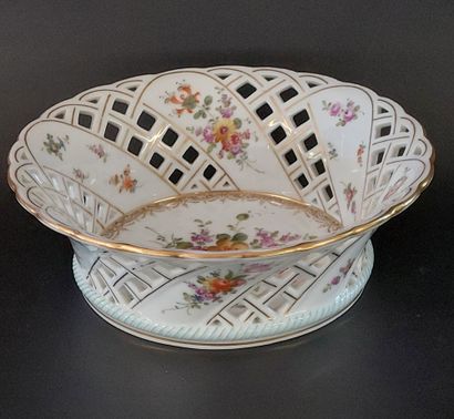 SAXE - MEISSEN

Coupe en porcelaine ajourée...