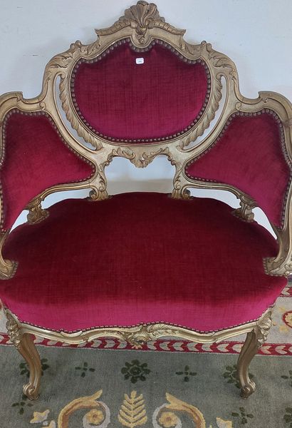 LARGE BERGERE in gilded, moulded and carved...