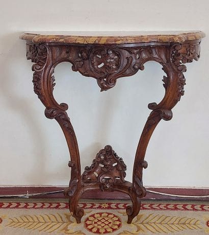 SMALL CONSOLE in molded and carved natural...