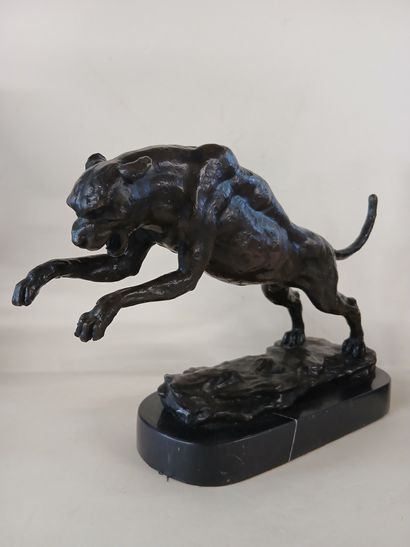 Loet VANDERVEEN ? 

Leopard

Bronze, marble...